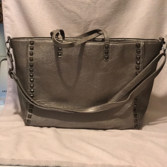 JustFab Handbags - JUST FABS'S Like New Shoulder Bag